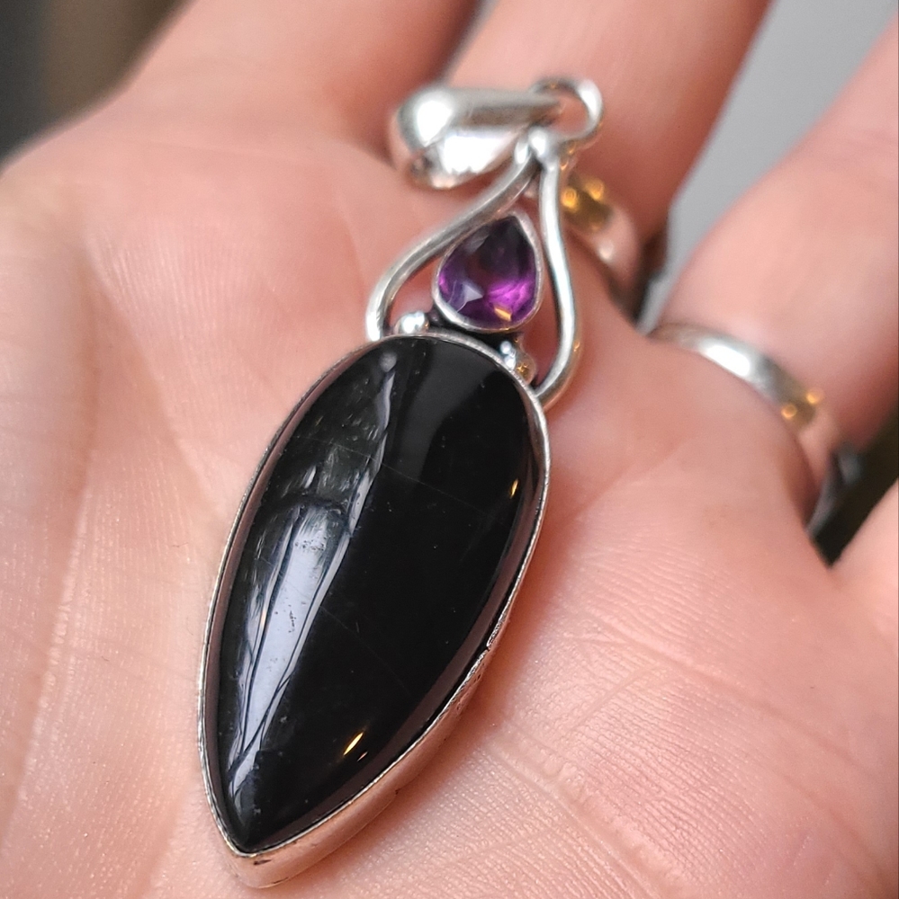 Black Onyx pendant with amethyst accent stone set in silver